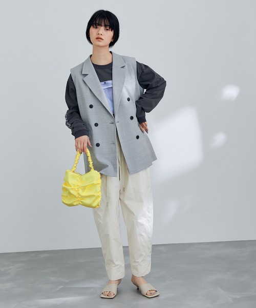 ADAM ET ROPE'(アダムエロペ)の「サテンシャーリングミニバッグ(ハンドバッグ・レディース・ブラック/シルバー/イエロー/ブルー・FREE)」の7枚目の写真