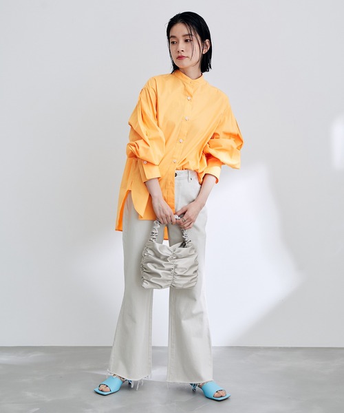 ADAM ET ROPE'(アダムエロペ)の「サテンシャーリングミニバッグ(ハンドバッグ・レディース・ブラック/シルバー/イエロー/ブルー・FREE)」の8枚目の写真