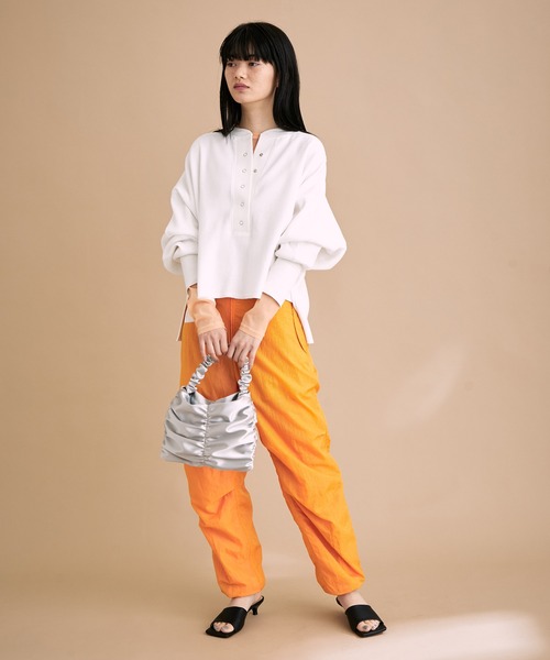 ADAM ET ROPE'(アダムエロペ)の「サテンシャーリングミニバッグ(ハンドバッグ・レディース・ブラック/シルバー/イエロー/ブルー・FREE)」の21枚目の写真