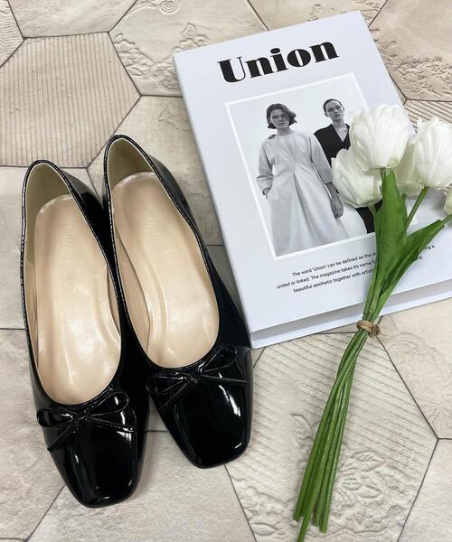 INGNI（イング）の「リボンパンプス（パンプス・レディース・ブラック/ゴールド・M/L）」の2枚目の写真