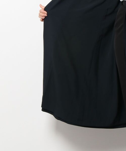 ADAM ET ROPE'（アダムエロペ）の「【アウトレット店舗・WEB限定】ボックスプリーツトレンチコート（トレンチコート・レディース・ベージュ/ネイビー・FREE）」の3枚目の写真
