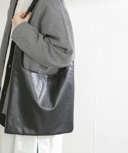 SENSE OF PLACE by URBAN RESEARCH(センスオブプレイスバイアーバンリサーチ)の「フェイクレザーマルシェバッグ(トートバッグ・メンズ・ブラック・ONE)」の2枚目の写真