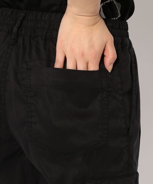 AVIREX（アヴィレックス）の「TENCEL CARGO PANTS/ テンセルカーゴパンツ（カーゴパンツ・レディース・ブラック/アイボリー/オリーブ・SMALL/MEDIUM/LARGE）」の8枚目の写真