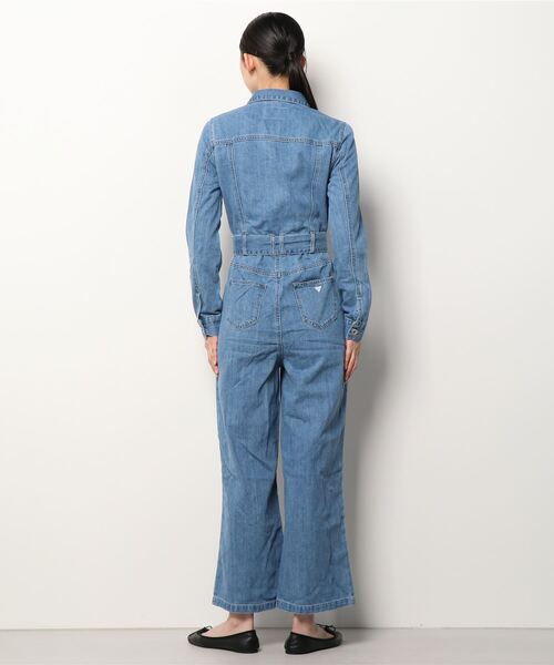Guess（ゲス）の「Indigo Wide Jumpsuit（つなぎ/オールインワン・レディース・インディゴブルー・SMALL/MEDIUM/X-SMALL）」の3枚目の写真