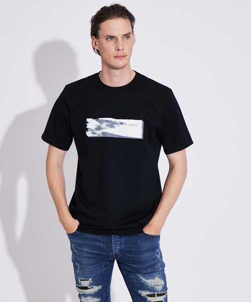 5351 POUR LES HOMMES(ゴーサンゴーイチプールオム)の「プリントクルーネック Tシャツ(Tシャツ/カットソー・メンズ・ホワイト/ブラック・44/46/48/50)」の2枚目の写真