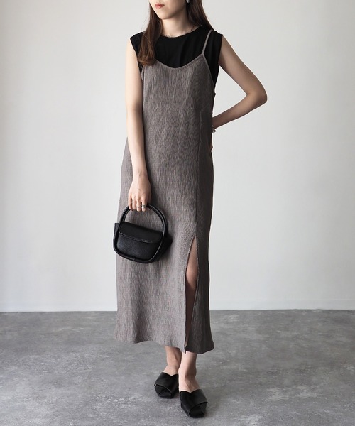 Riberry(リベリー)の「フロントスリットキャミワンピース(ワンピース・レディース・アイボリー/ブラック/グレー・MEDIUM)」の3枚目の写真