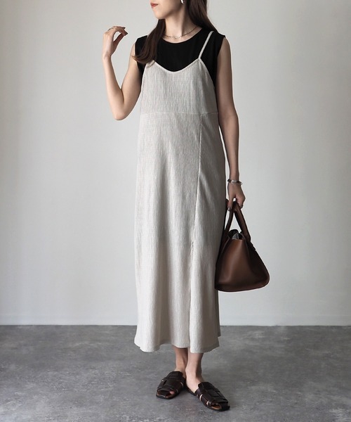 Riberry(リベリー)の「フロントスリットキャミワンピース(ワンピース・レディース・アイボリー/ブラック/グレー・MEDIUM)」の1枚目の写真