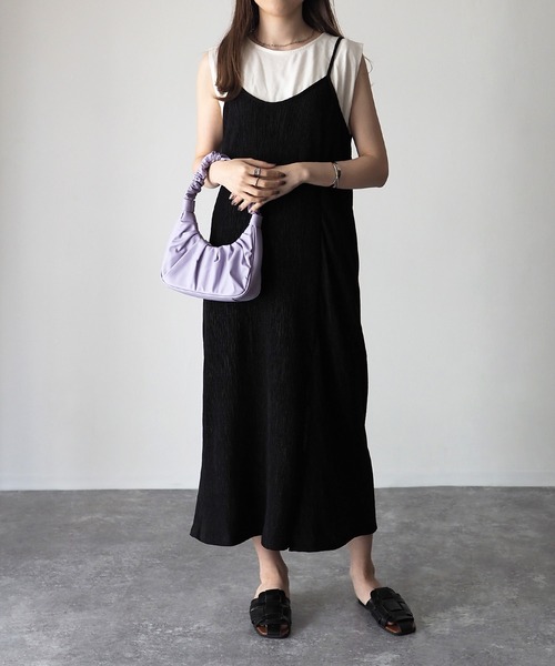 Riberry(リベリー)の「フロントスリットキャミワンピース(ワンピース・レディース・アイボリー/ブラック/グレー・MEDIUM)」の2枚目の写真