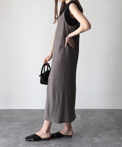 Riberry(リベリー)の「フロントスリットキャミワンピース(ワンピース・レディース・アイボリー/ブラック/グレー・MEDIUM)」の6枚目の写真