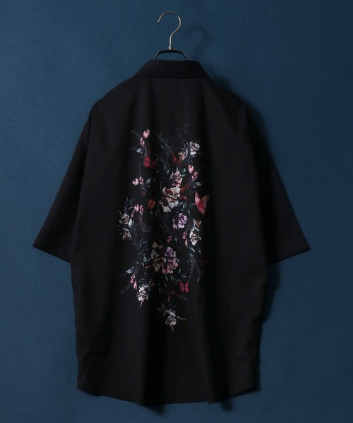 ANPAS（アンパス）の「Flower ＆ Butterfly Big Print Oversize Shirt/花柄 ビッグプリント オーバーサイズ シャツ（シャツ/ブラウス・メンズ・ホワイト系その他/ブラック系その他/ホワイト系その他2/ホワイト系その他3/ブラック系その他2/ブラック系その他3/ブラック系その他4/ブラック系その他5・M/L）」の5枚目の写真