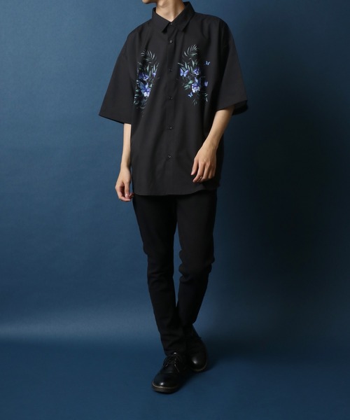 ANPAS（アンパス）の「Flower ＆ Butterfly Big Print Oversize Shirt/花柄 ビッグプリント オーバーサイズ シャツ（シャツ/ブラウス・メンズ・ホワイト系その他/ブラック系その他/ホワイト系その他2/ホワイト系その他3/ブラック系その他2/ブラック系その他3/ブラック系その他4/ブラック系その他5・M/L）」の14枚目の写真