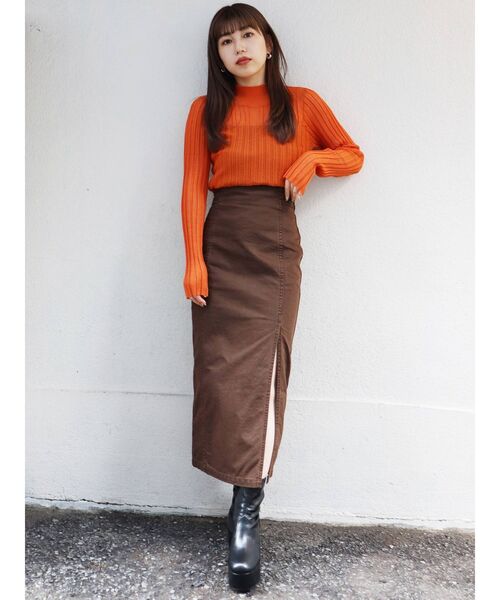 MURUA（ムルーア）の「サイドスリットタイトスカート【セットアップ着用可】（スカート・レディース・ブラック/カーキ/ブラウン・1/2）」の5枚目の写真