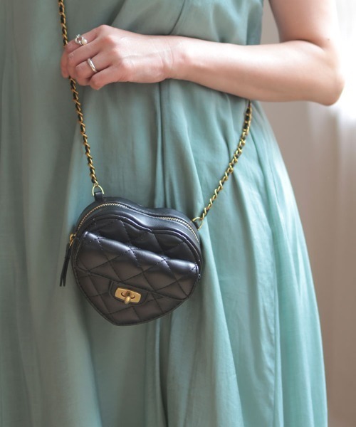 DONOBAN（ドノバン）の「キルティングハートチェーンバッグ（ショルダーバッグ・レディース・ホワイト/ブラック/ライトグリーン・F）」の7枚目の写真