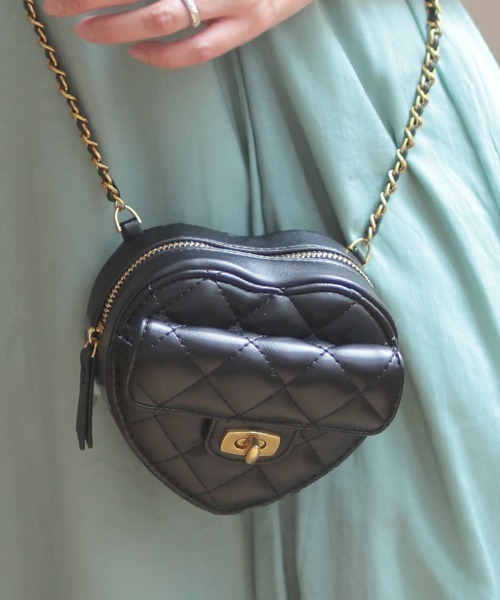 DONOBAN（ドノバン）の「キルティングハートチェーンバッグ（ショルダーバッグ・レディース・ホワイト/ブラック/ライトグリーン・F）」の9枚目の写真