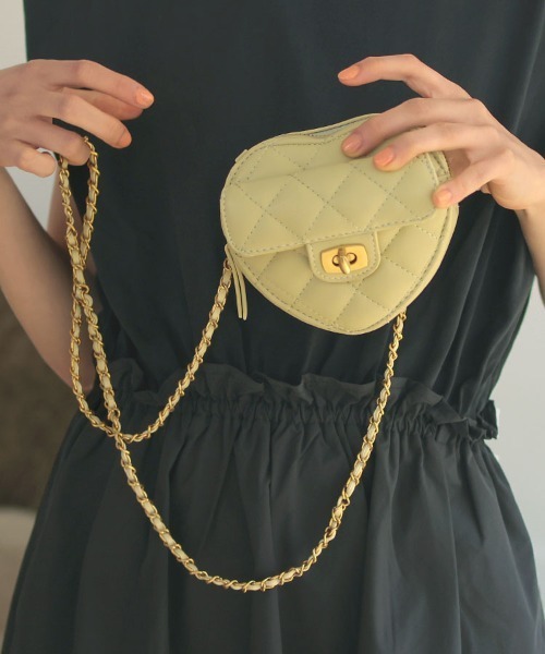 DONOBAN（ドノバン）の「キルティングハートチェーンバッグ（ショルダーバッグ・レディース・ホワイト/ブラック/ライトグリーン・F）」の11枚目の写真