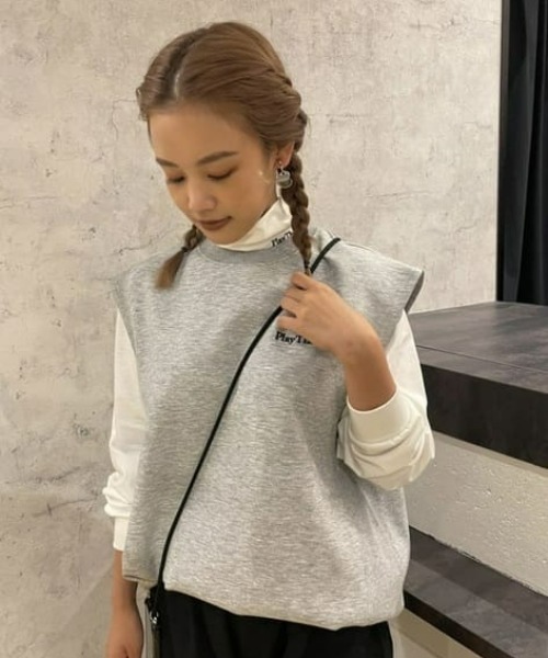 RODEO CROWNS WIDE BOWL（ロデオクラウンズワイドボウル）の「Field sw vest（ベスト・レディース・ピンク/ターコイズブルー/グレー×ホワイト・FREE）」の2枚目の写真