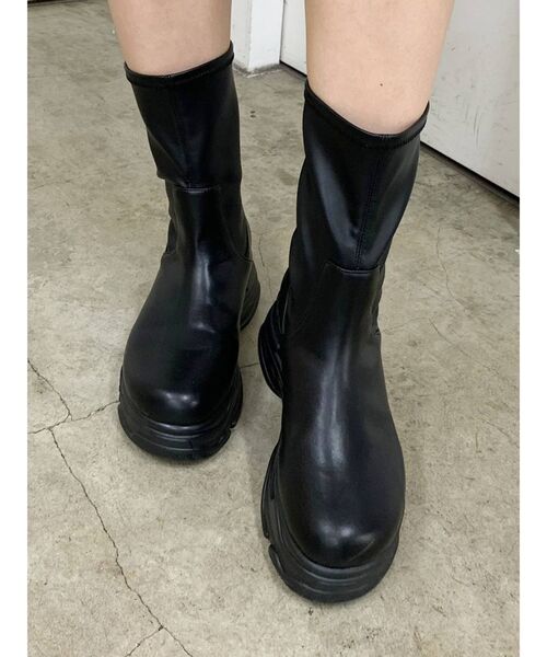 EVRIS（エヴリス）の「トラックソールワークブーツ（ブーツ・レディース・ホワイト/ブラック・SMALL/MEDIUM/LARGE）」の14枚目の写真