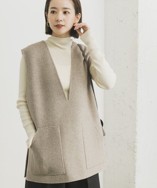 URBAN RESEARCH(アーバンリサーチ)の「リバーオーバーVネックベスト(ダウンベスト・レディース・モカ/ベージュ系その他・36/38)」の2枚目の写真