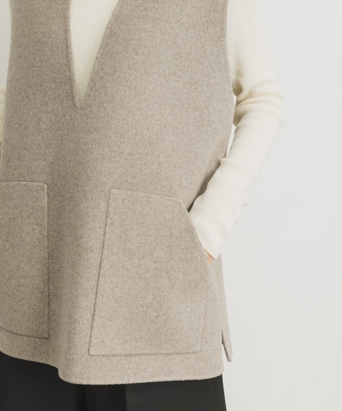 URBAN RESEARCH(アーバンリサーチ)の「リバーオーバーVネックベスト(ダウンベスト・レディース・モカ/ベージュ系その他・36/38)」の10枚目の写真