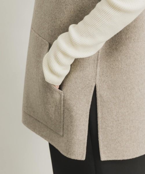 URBAN RESEARCH(アーバンリサーチ)の「リバーオーバーVネックベスト(ダウンベスト・レディース・モカ/ベージュ系その他・36/38)」の11枚目の写真