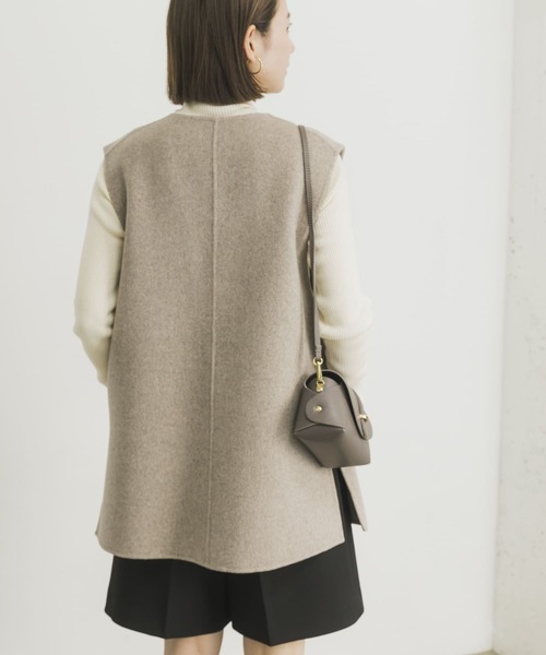 URBAN RESEARCH(アーバンリサーチ)の「リバーオーバーVネックベスト(ダウンベスト・レディース・モカ/ベージュ系その他・36/38)」の18枚目の写真