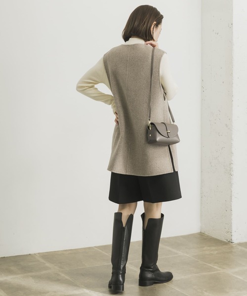 URBAN RESEARCH(アーバンリサーチ)の「リバーオーバーVネックベスト(ダウンベスト・レディース・モカ/ベージュ系その他・36/38)」の22枚目の写真