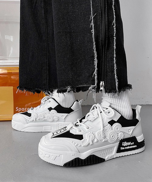 aimoha（アイモハ）の「凸凹ローカット厚底シューズ（スニーカー・メンズ・ホワイト×ブラック/ホワイト/ブラック・25.0cm/27.0cm/25.5cm/26.0cm/24.5cm/26.5cm）」の2枚目の写真