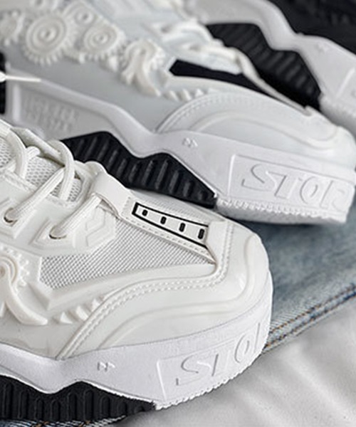 aimoha（アイモハ）の「凸凹ローカット厚底シューズ（スニーカー・メンズ・ホワイト×ブラック/ホワイト/ブラック・25.0cm/27.0cm/25.5cm/26.0cm/24.5cm/26.5cm）」の12枚目の写真