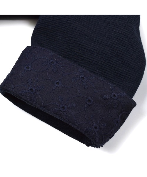 BeBe（ベベ）の「BeBe/フォーマルリップルポンチノーカラージャケット(110~130cm)（ノーカラージャケット・キッズ・ホワイト/ネイビー・110/120/130）」の4枚目の写真