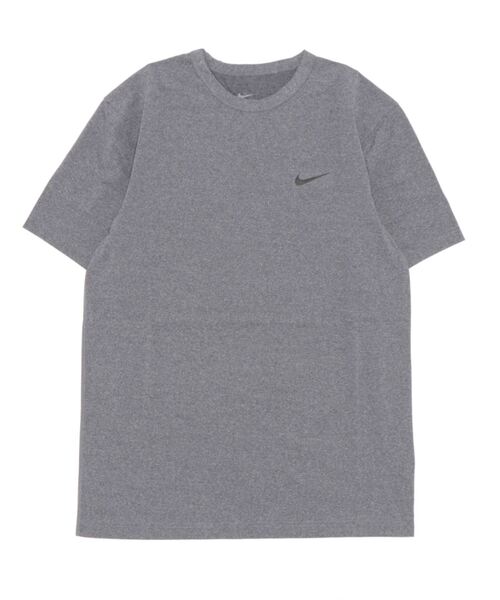 NIKE（ナイキ）の「《NIKEアパレル》ナイキ ユニバーサル コア S/S トップ（Tシャツ/カットソー・メンズ・グレー/ブラック/グレー系その他/イエロー系その他/ホワイト/グリーン系その他/ダークグリーン/グリーン系その他2/ブルー系その他/ライトピンク/グリーン系その他3・XL/L/M/S/2XL）」の4枚目の写真