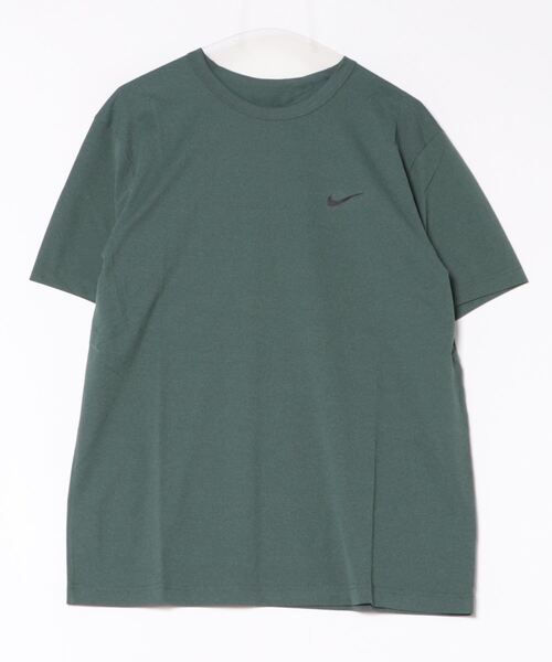 NIKE（ナイキ）の「《NIKEアパレル》ナイキ ユニバーサル コア S/S トップ（Tシャツ/カットソー・メンズ・グレー/ブラック/グレー系その他/イエロー系その他/ホワイト/グリーン系その他/ダークグリーン/グリーン系その他2/ブルー系その他/ライトピンク/グリーン系その他3・XL/L/M/S/2XL）」の5枚目の写真