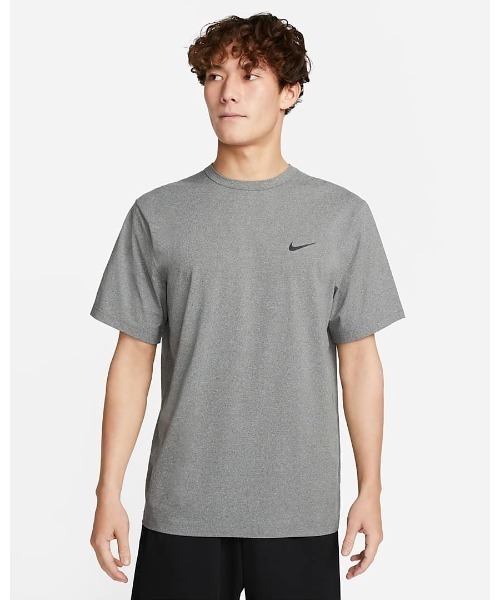 NIKEアパレル》ナイキ ユニバーサル コア S/S トップ（Tシャツ