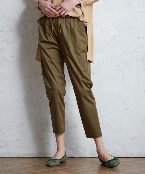 LE SOUK HOLIDAY（ルスークホリデー）の「タックテーパードパンツ（チノパンツ・レディース・カーキ/ブラウン/チャコールグレー/ブラック/ベージュ/ブルー・M/L/S）」の5枚目の写真