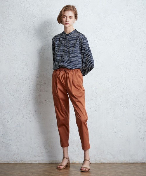 LE SOUK HOLIDAY（ルスークホリデー）の「タックテーパードパンツ（チノパンツ・レディース・カーキ/ブラウン/チャコールグレー/ブラック/ベージュ/ブルー・M/L/S）」の12枚目の写真