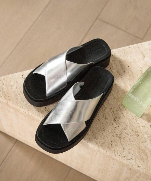 LOWRYS FARM（ローリーズファーム）の「カンドウフィットクロス　177266（サンダル・レディース・ブラック/シルバー/アイボリー・MEDIUM/LARGE）」の19枚目の写真