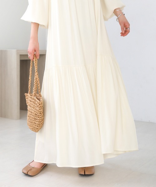 Bab（バブ）の「サテンライクシャーリングワンピース（ワンピース・レディース・オレンジ系その他/ブラック/アイボリー・M）」の17枚目の写真