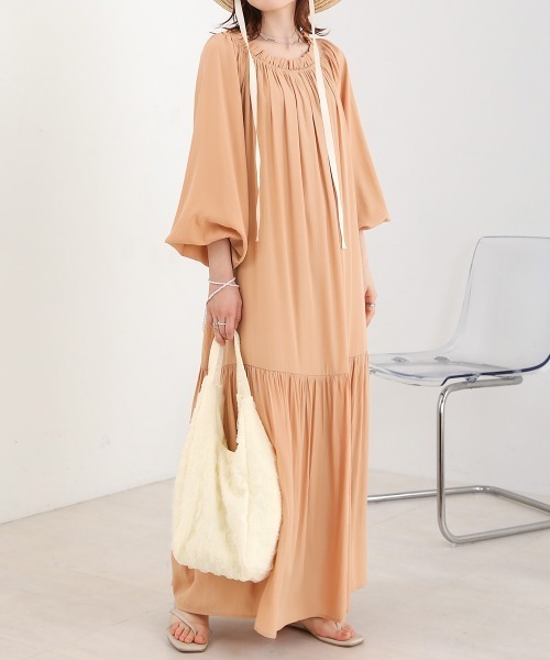 Bab（バブ）の「サテンライクシャーリングワンピース（ワンピース・レディース・オレンジ系その他/ブラック/アイボリー・M）」の7枚目の写真