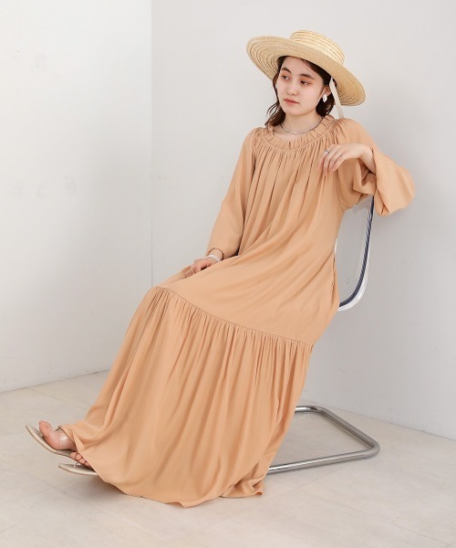 Bab（バブ）の「サテンライクシャーリングワンピース（ワンピース・レディース・オレンジ系その他/ブラック/アイボリー・M）」の14枚目の写真