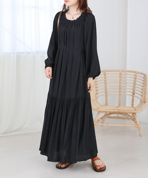 Bab（バブ）の「サテンライクシャーリングワンピース（ワンピース・レディース・オレンジ系その他/ブラック/アイボリー・M）」の6枚目の写真