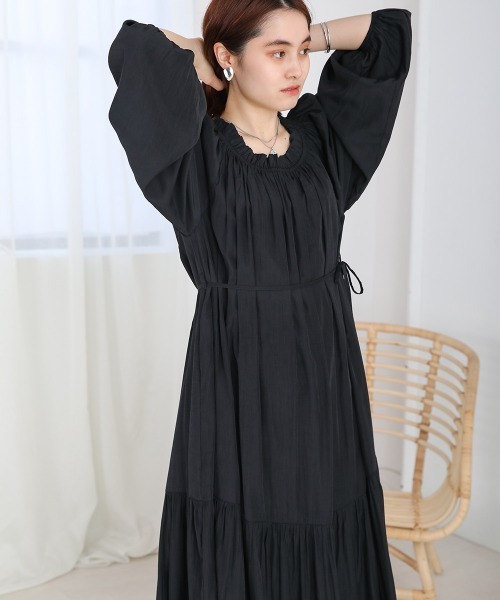 Bab（バブ）の「サテンライクシャーリングワンピース（ワンピース・レディース・オレンジ系その他/ブラック/アイボリー・M）」の10枚目の写真