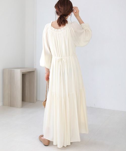 Bab（バブ）の「サテンライクシャーリングワンピース（ワンピース・レディース・オレンジ系その他/ブラック/アイボリー・M）」の4枚目の写真