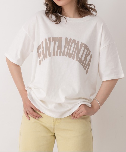 ad thie(アドティエ)の「カレッジロゴ SANTAMONIKA プリントロゴTシャツ(Tシャツ/カットソー・レディース・ピンクベージュ/ベージュ/グリーン/ブルー系その他/ブラック/ダークブラウン/ライトブルー・FREE)」の4枚目の写真