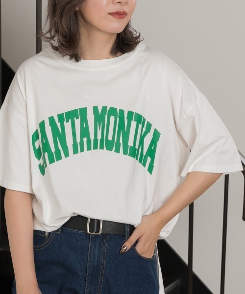 ad thie(アドティエ)の「カレッジロゴ SANTAMONIKA プリントロゴTシャツ(Tシャツ/カットソー・レディース・ピンクベージュ/ベージュ/グリーン/ブルー系その他/ブラック/ダークブラウン/ライトブルー・FREE)」の5枚目の写真