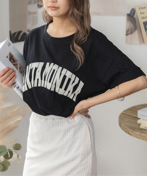 ad thie(アドティエ)の「カレッジロゴ SANTAMONIKA プリントロゴTシャツ(Tシャツ/カットソー・レディース・ピンクベージュ/ベージュ/グリーン/ブルー系その他/ブラック/ダークブラウン/ライトブルー・FREE)」の8枚目の写真