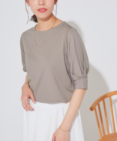 Pierrot(ピエロ)の「接触冷感パフスリーブTシャツ(Tシャツ/カットソー・レディース・ブラック/ネイビー/オフホワイト/ライトベージュ/ライトブルー/グレイッシュベージュ/ライトグレー/ベージュ系その他・M/L/LL)」の5枚目の写真