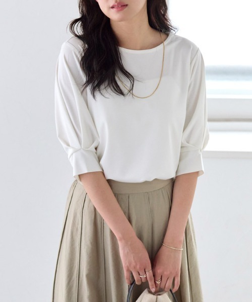 Pierrot(ピエロ)の「接触冷感パフスリーブTシャツ(Tシャツ/カットソー・レディース・ブラック/ネイビー/オフホワイト/ライトベージュ/ライトブルー/グレイッシュベージュ/ライトグレー/ベージュ系その他・M/L/LL)」の2枚目の写真