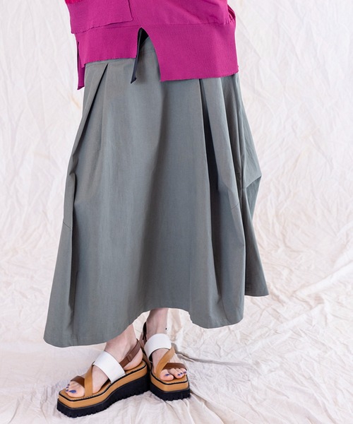 OSMOSIS（オズモーシス）の「タックコクーンスカート（スカート・レディース・ブラック/カーキ/ライトベージュ・ONE SIZE）」の3枚目の写真