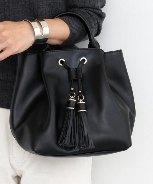 BEAUTY&YOUTH UNITED ARROWS（ビューティーアンドユースユナイテッドアローズ）の「BY Le vernis タッセル2WAYトート◆（トートバッグ・レディース・ブラック/ベージュ/モカ/ダークグリーン/ネイビー・フリー）」の2枚目の写真