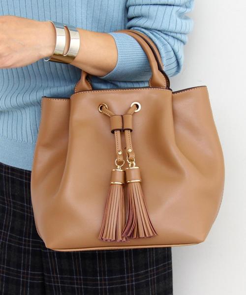 BEAUTY&YOUTH UNITED ARROWS（ビューティーアンドユースユナイテッドアローズ）の「BY Le vernis タッセル2WAYトート◆（トートバッグ・レディース・ブラック/ベージュ/モカ/ダークグリーン/ネイビー・フリー）」の3枚目の写真