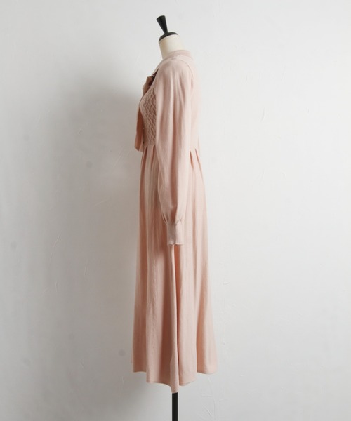 tocco closet（トッコ　クローゼット）の「２ＷＡＹリボン付きパール装飾ケーブル編み切り替えニットワンピース（ワンピース・レディース・ブラック/ベージュ/ボルドー・M）」の14枚目の写真